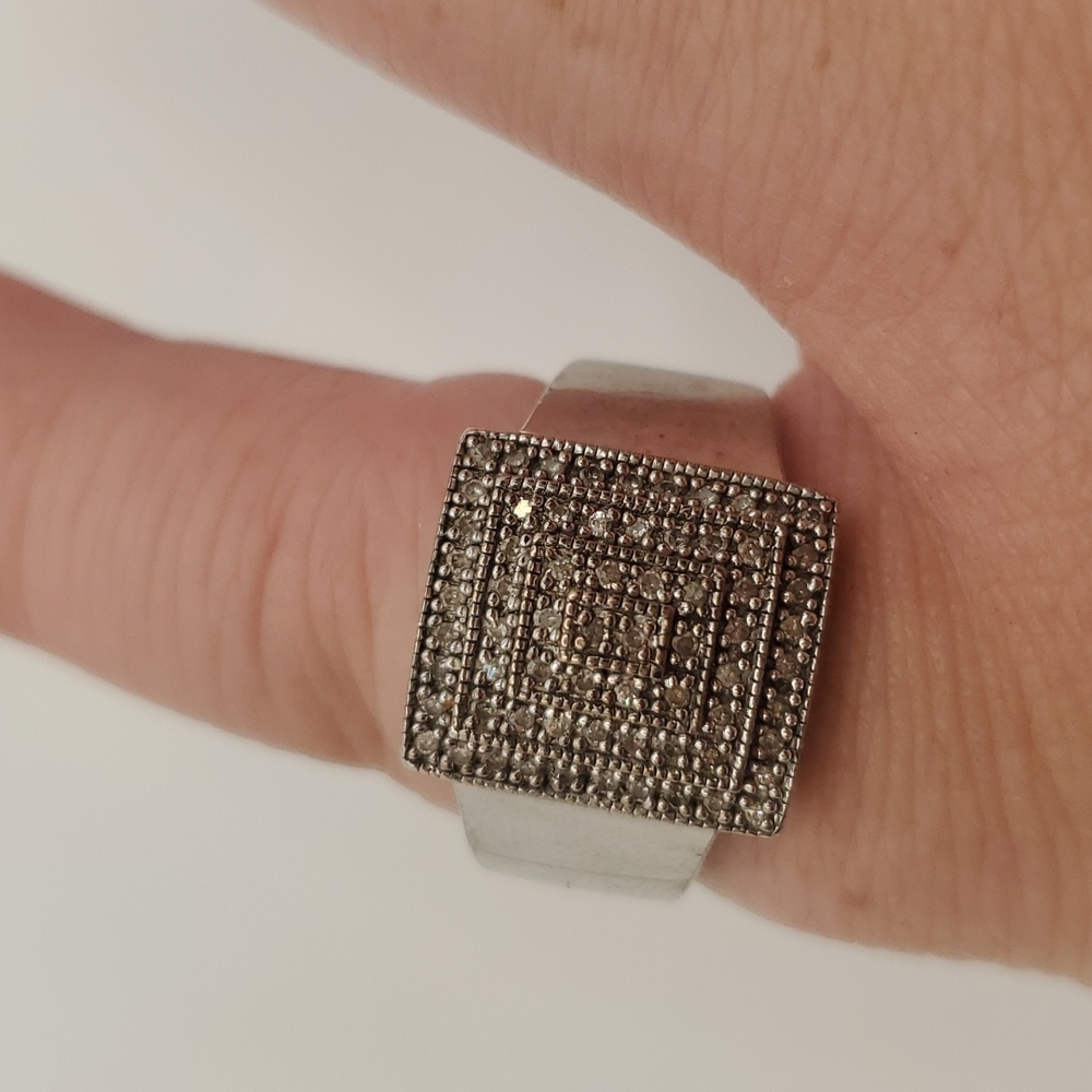 Diamond ring in sterling silver